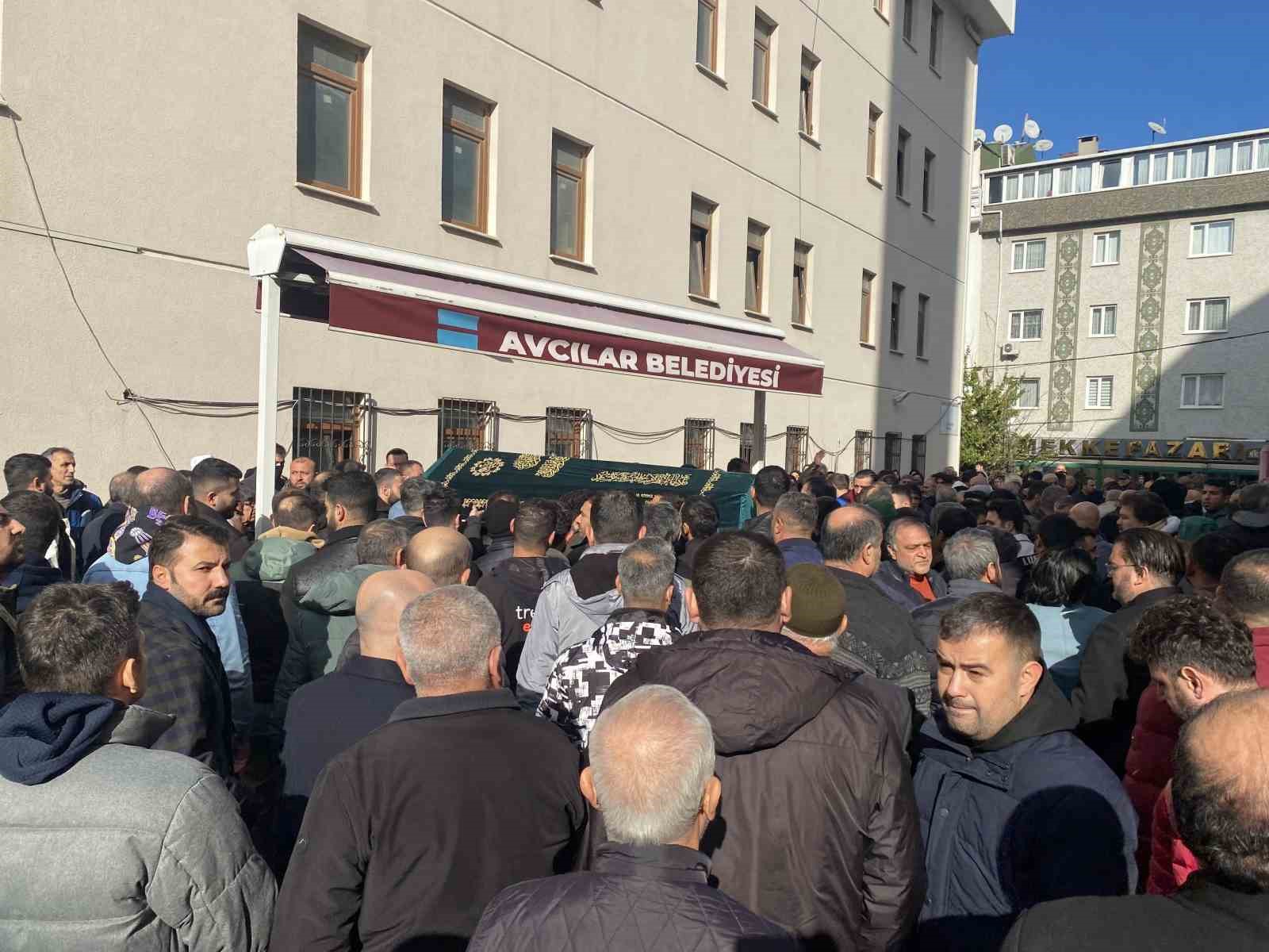 Avcılar’da cinayette hayatını kaybeden berber son yolcuğuna uğurlandı
