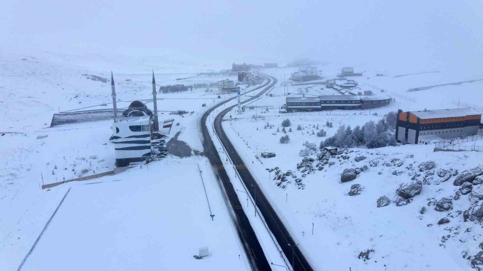 Erciyes’te kar kalınlığı 50 santimi buldu, hazırlıklar hızlandı
