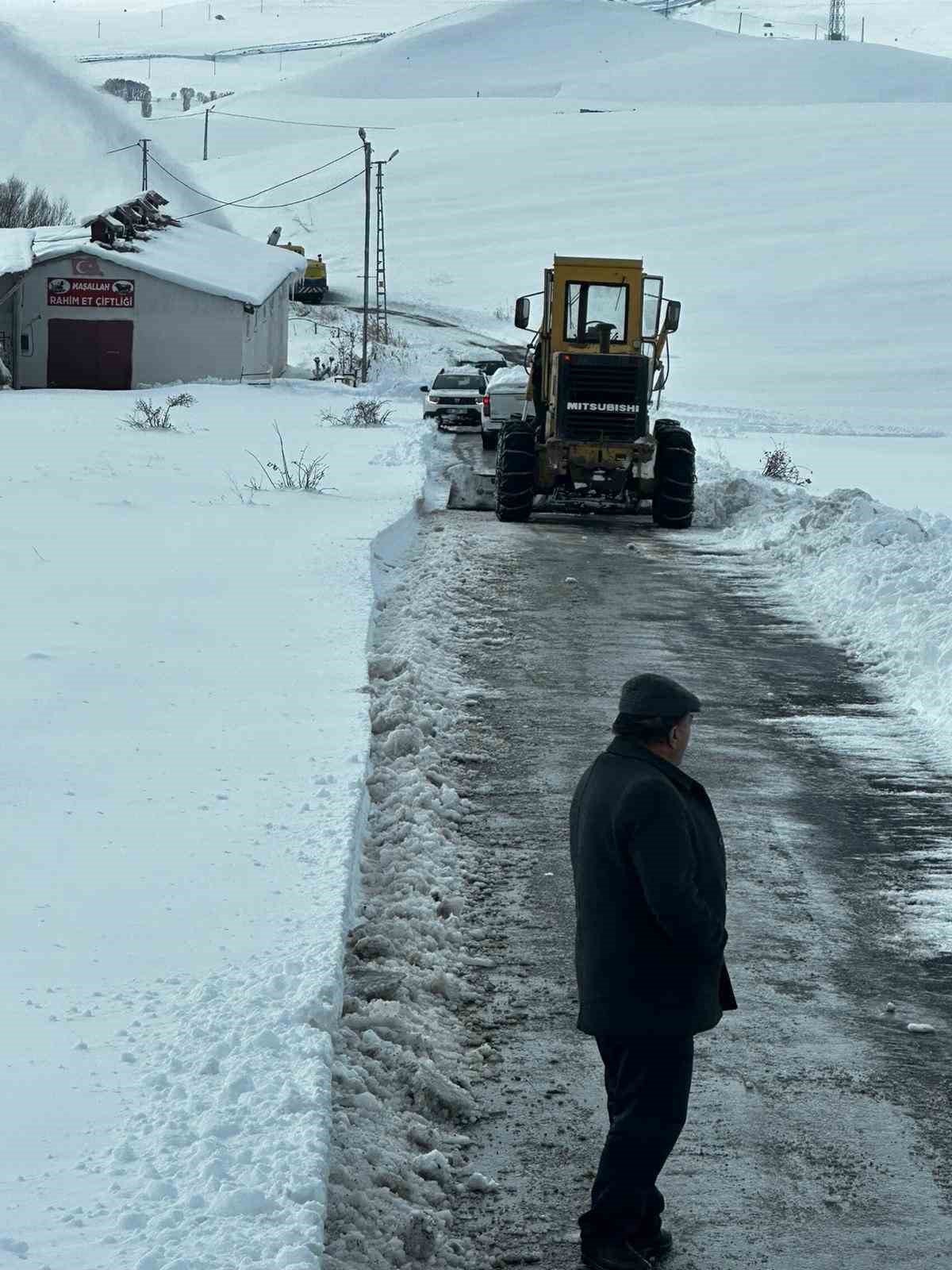 Bayburt’ta kapalı köy yolları açılıyor
