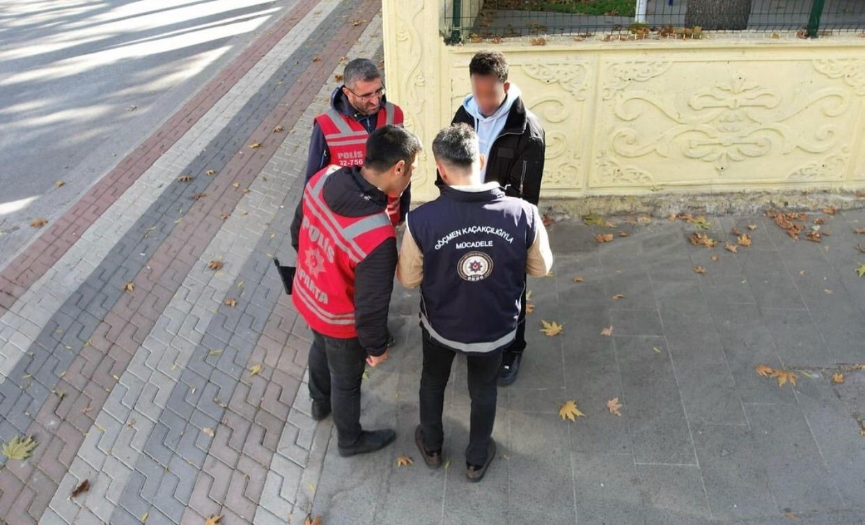 Isparta’da düzensiz göçle mücadelede huzur operasyonu: 1 yabancı ülkesine gönderildi
