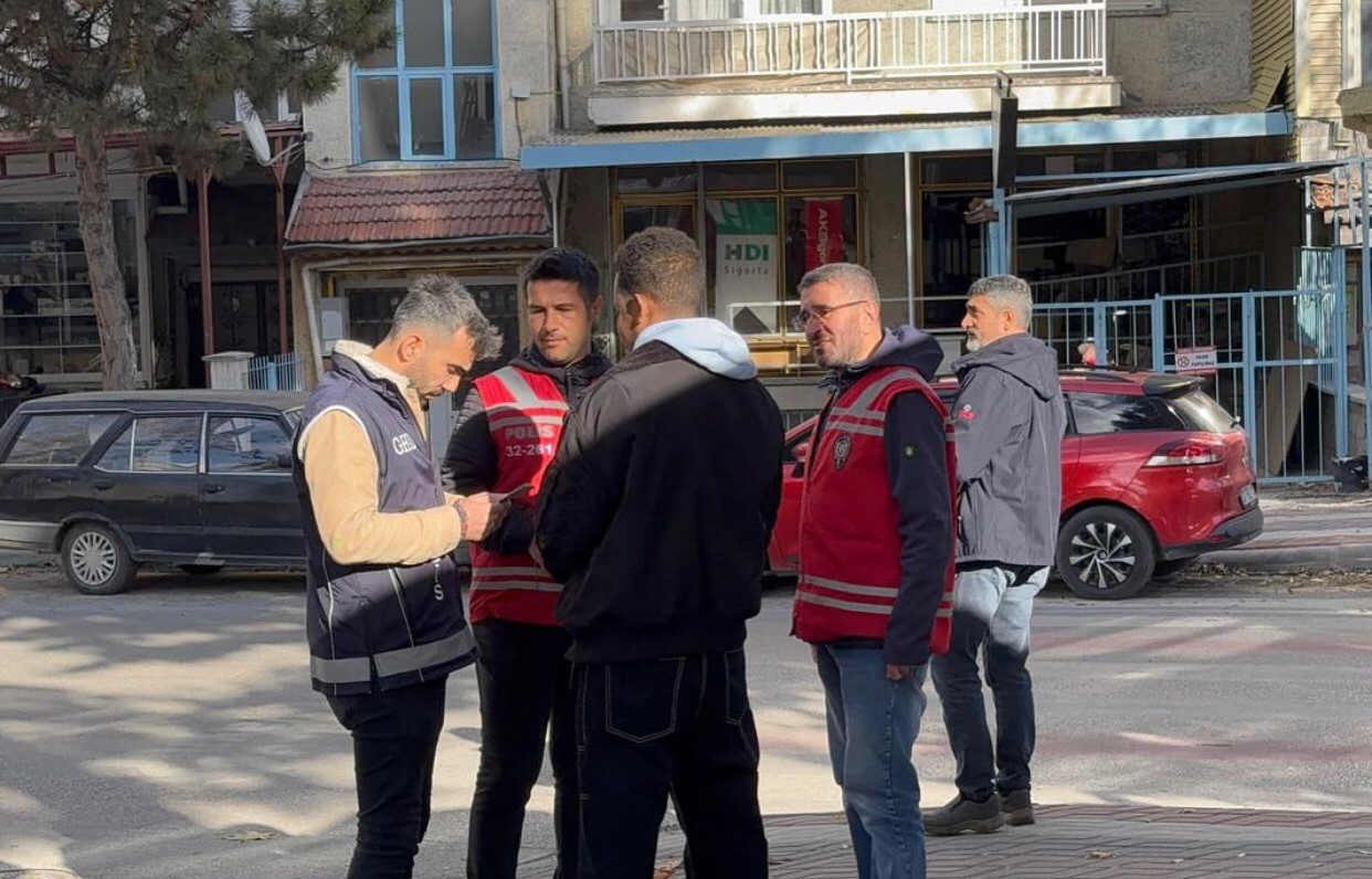 Isparta’da düzensiz göçle mücadelede huzur operasyonu: 1 yabancı ülkesine gönderildi
