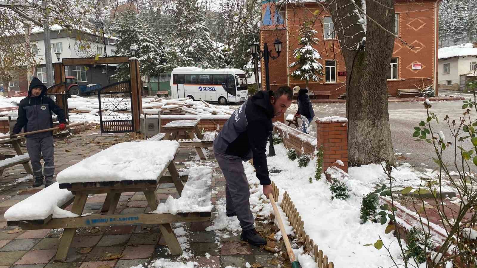 İnönü’de kar temizliği devam ediyor
