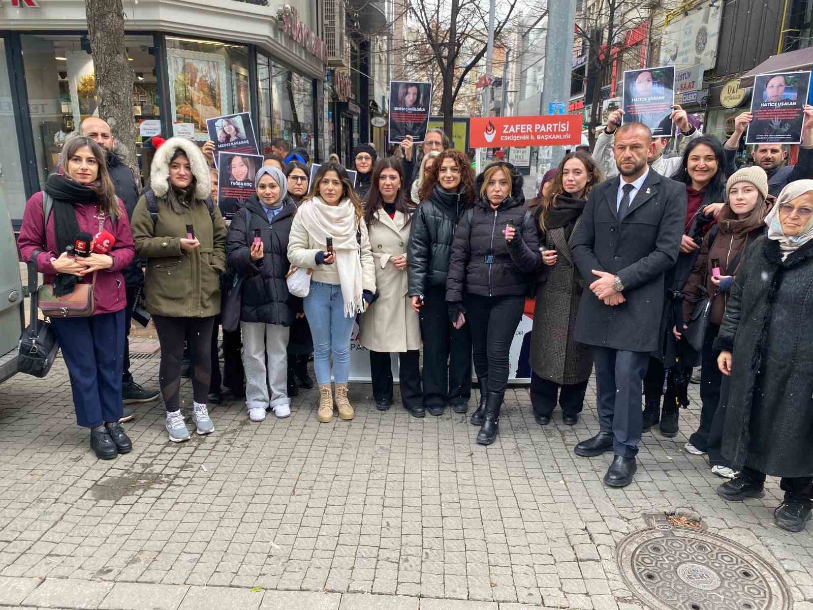 Zafer Partisi Eskişehir İl Başkanlığı’ndan kadınlara yasaklı biber gazı ikramı
