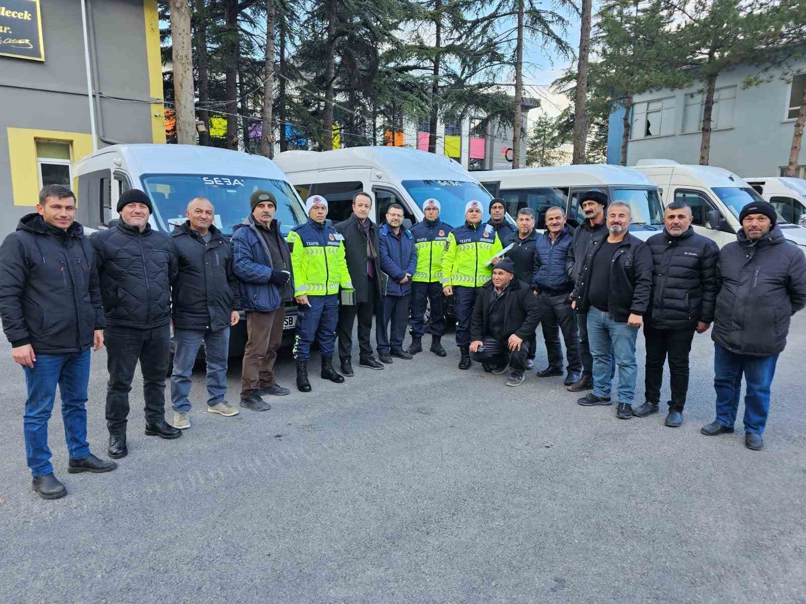 Eğirdir jandarma trafik ekiplerinden okul servis araçlarına denetim
