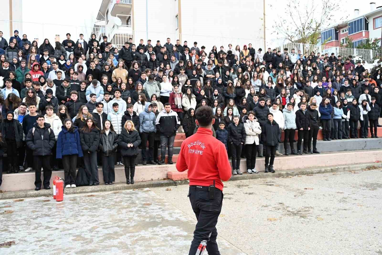 Bozüyük’te Kumral Abdal Anadolu Lisesi öğrencilerine yangın eğitimi
