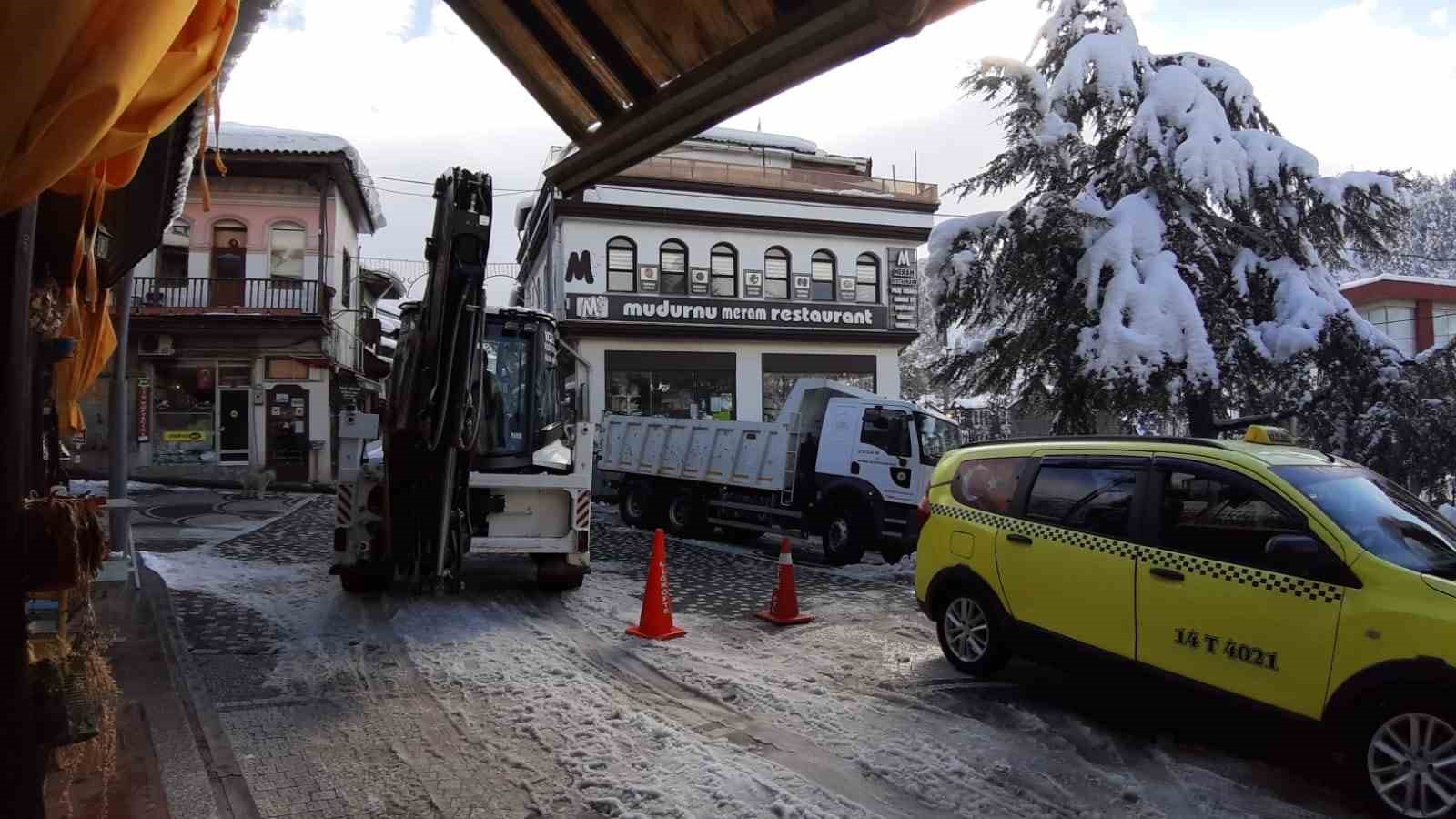 Kar kalınlığı 40 santimetre olmuştu, ilçede temizlik başladı
