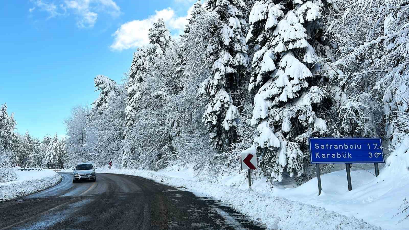 Karabük’te kar ve sis görsel şölen oluşturdu
