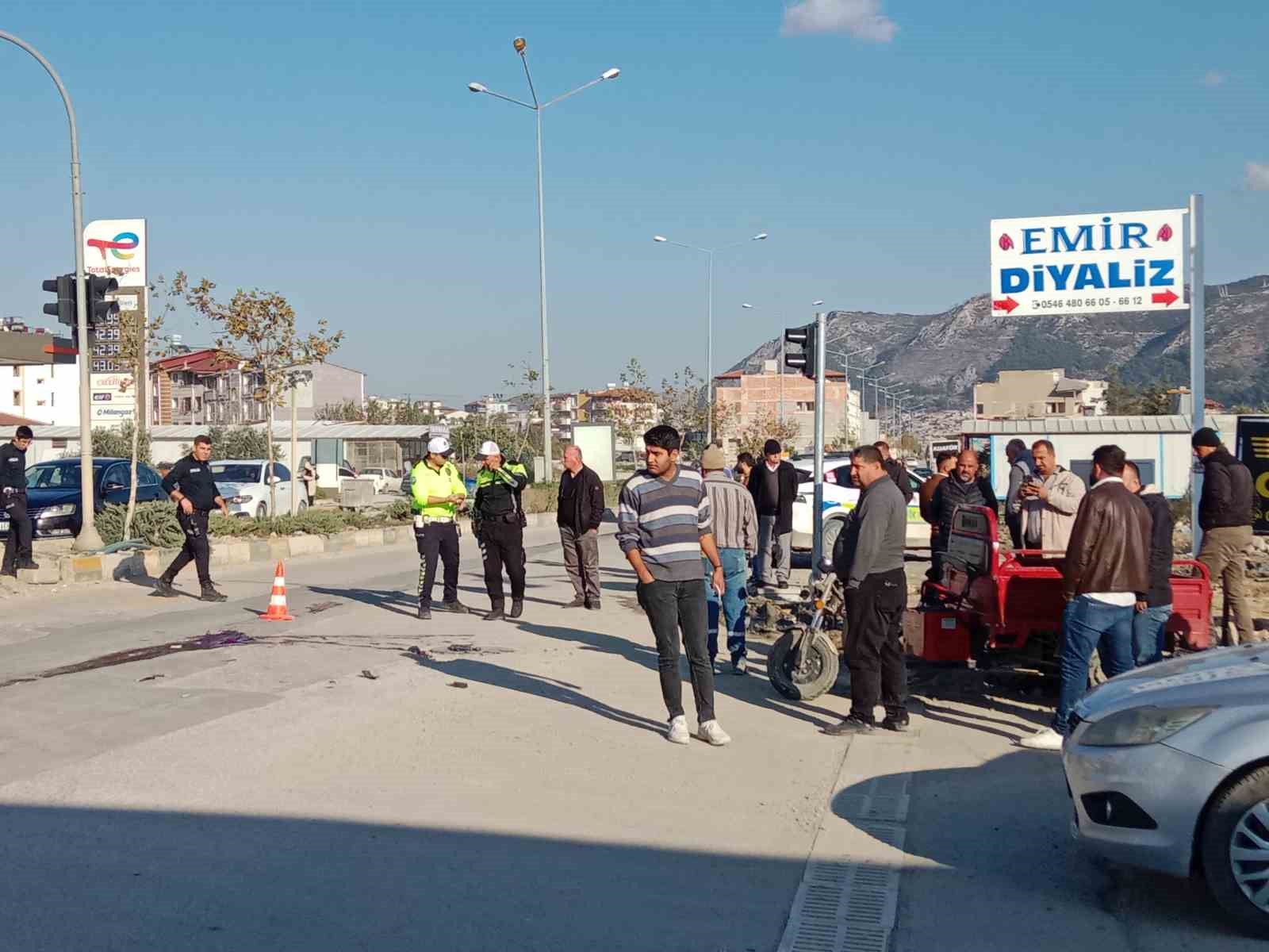 Beton mikseri ile çarpışan motosikletin sürücü öldü
