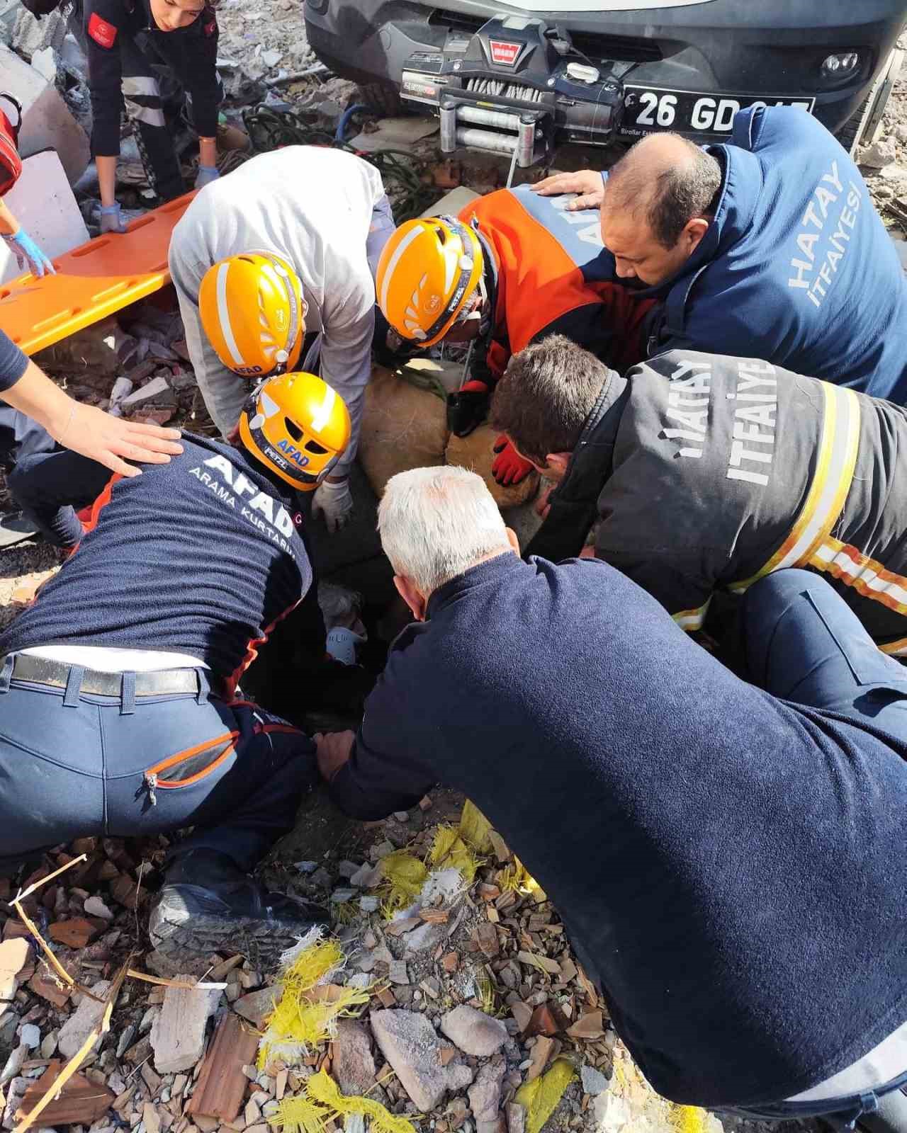 10 metre derinliğindeki kuyuya düşen kadın kurtarıldı
