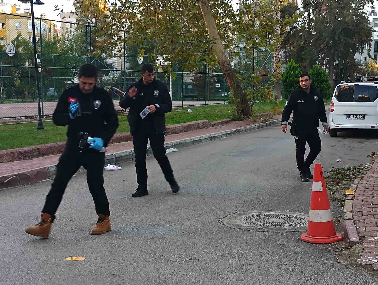 Çocuk parkında dehşet saçtılar: 2 çocuk saçma ile yaralandı
