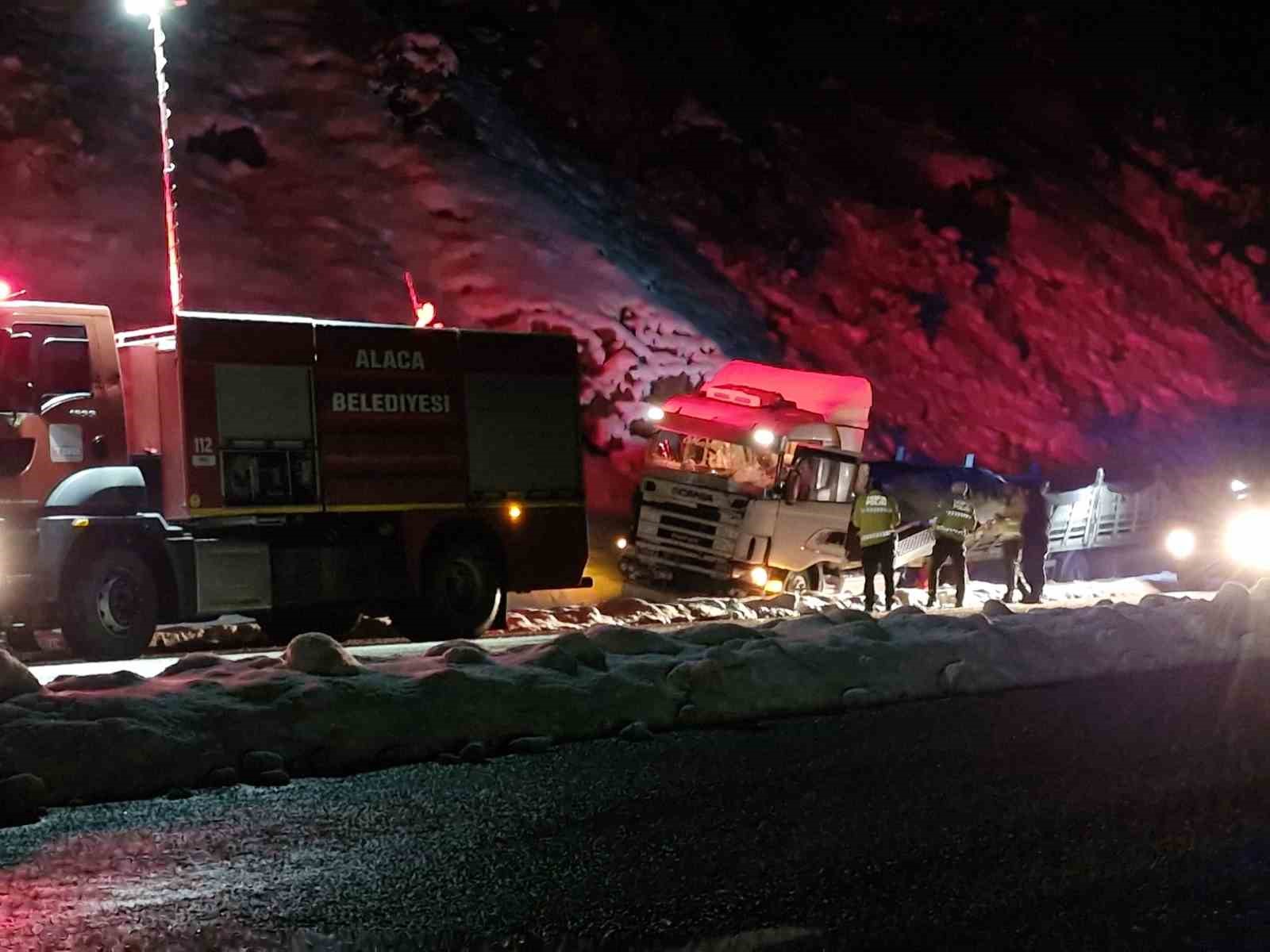 Gizli buzlanma kazayı beraberinde getirdi: 3 yaralı
