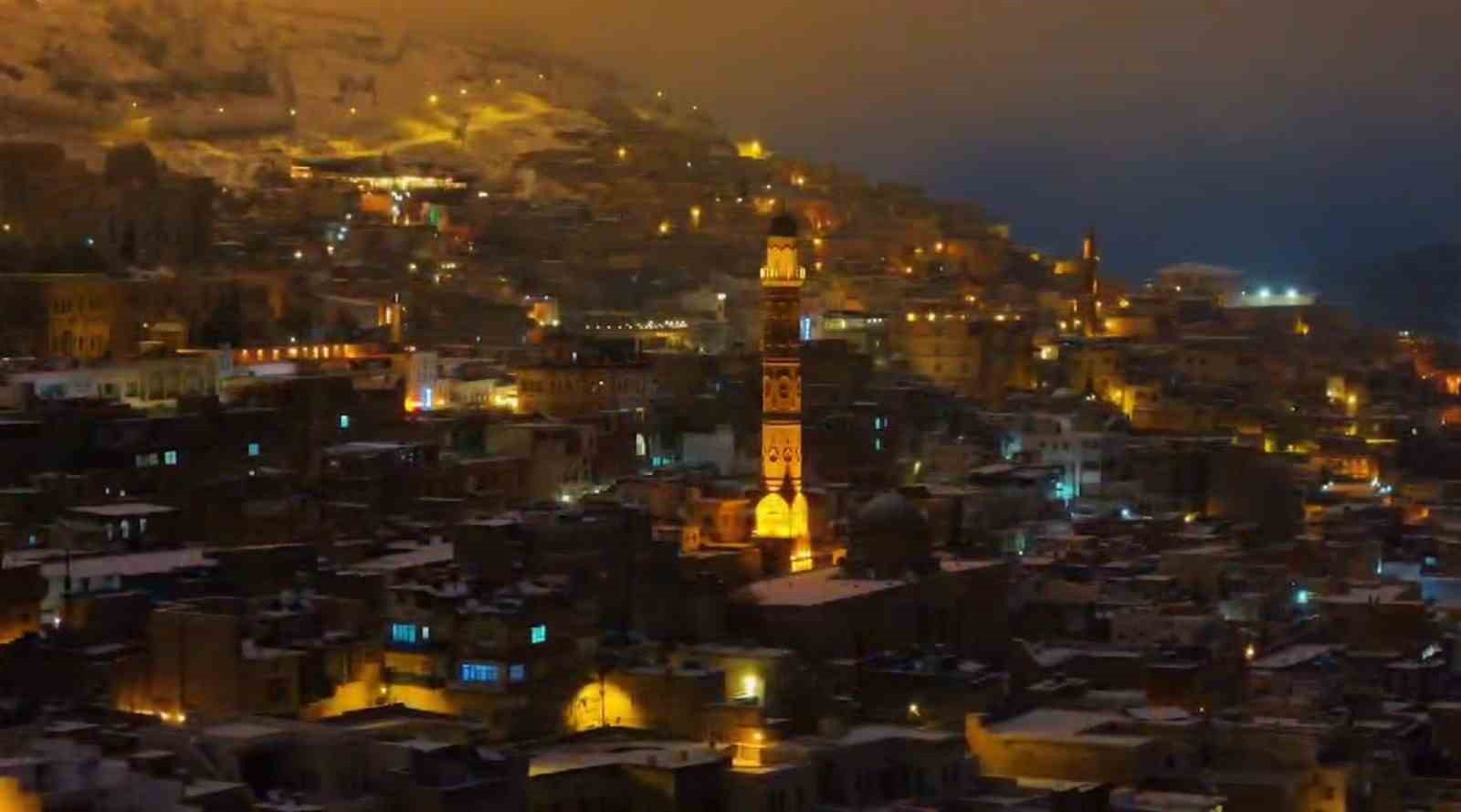 Beyaza bürünen Mardin, gece havadan görüntülendi
