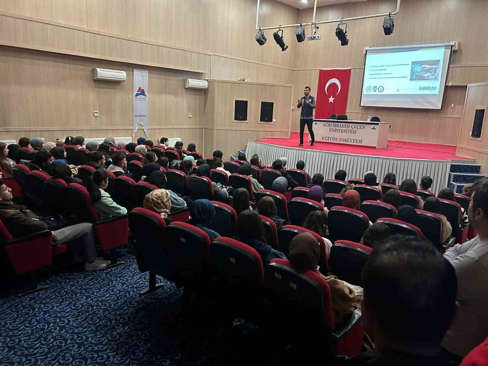 Ağrı’da bin 200 kişiye siber suçlar eğitimi verildi
