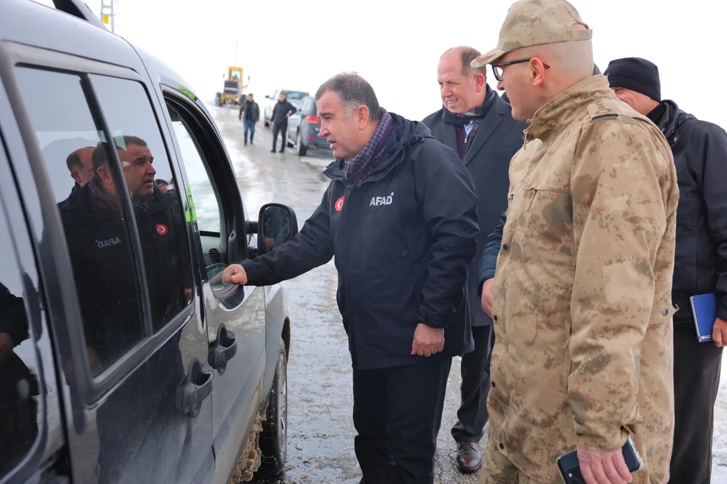 Bayburt’un kapalı köy yollarında yol açma çalışmaları yapılıyor
