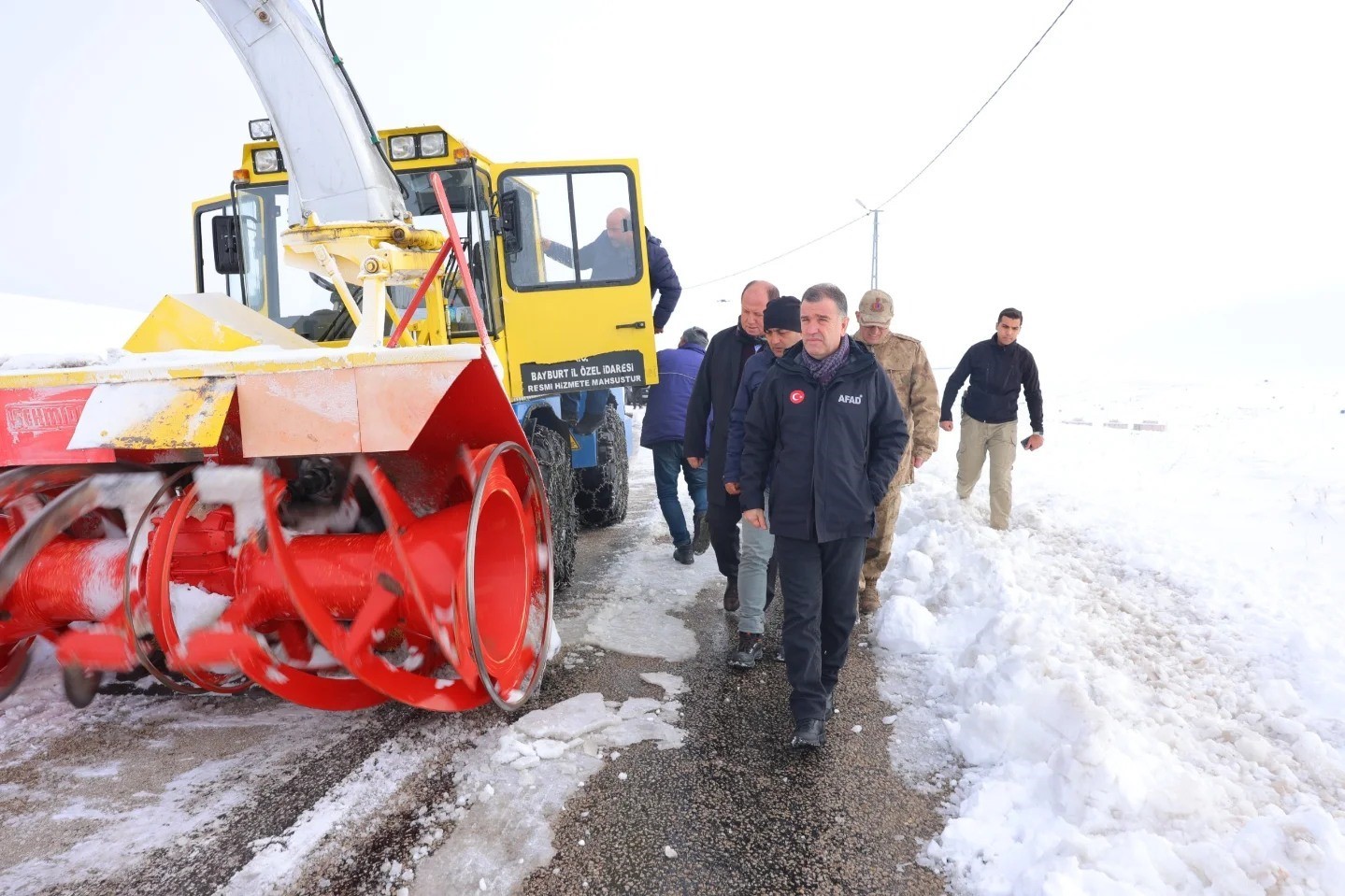 Bayburt’un kapalı köy yollarında yol açma çalışmaları yapılıyor
