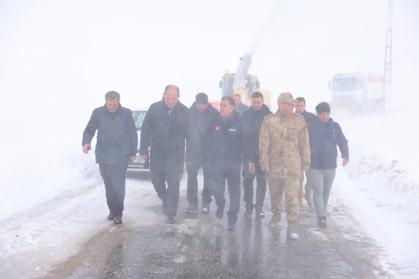 Bayburt’un kapalı köy yollarında yol açma çalışmaları yapılıyor
