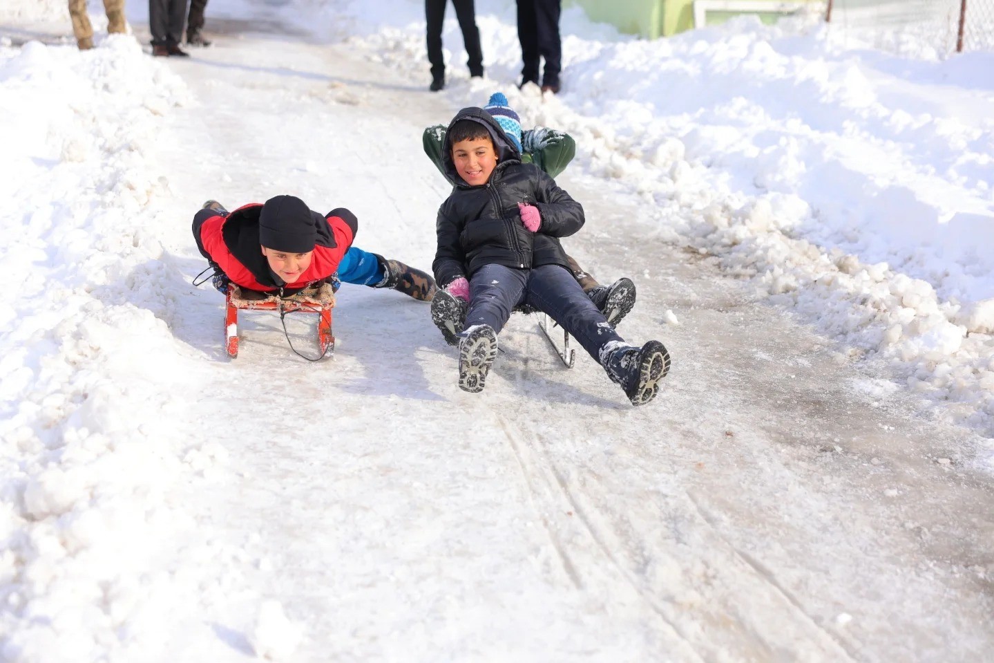 Bayburt’un kapalı köy yollarında yol açma çalışmaları yapılıyor
