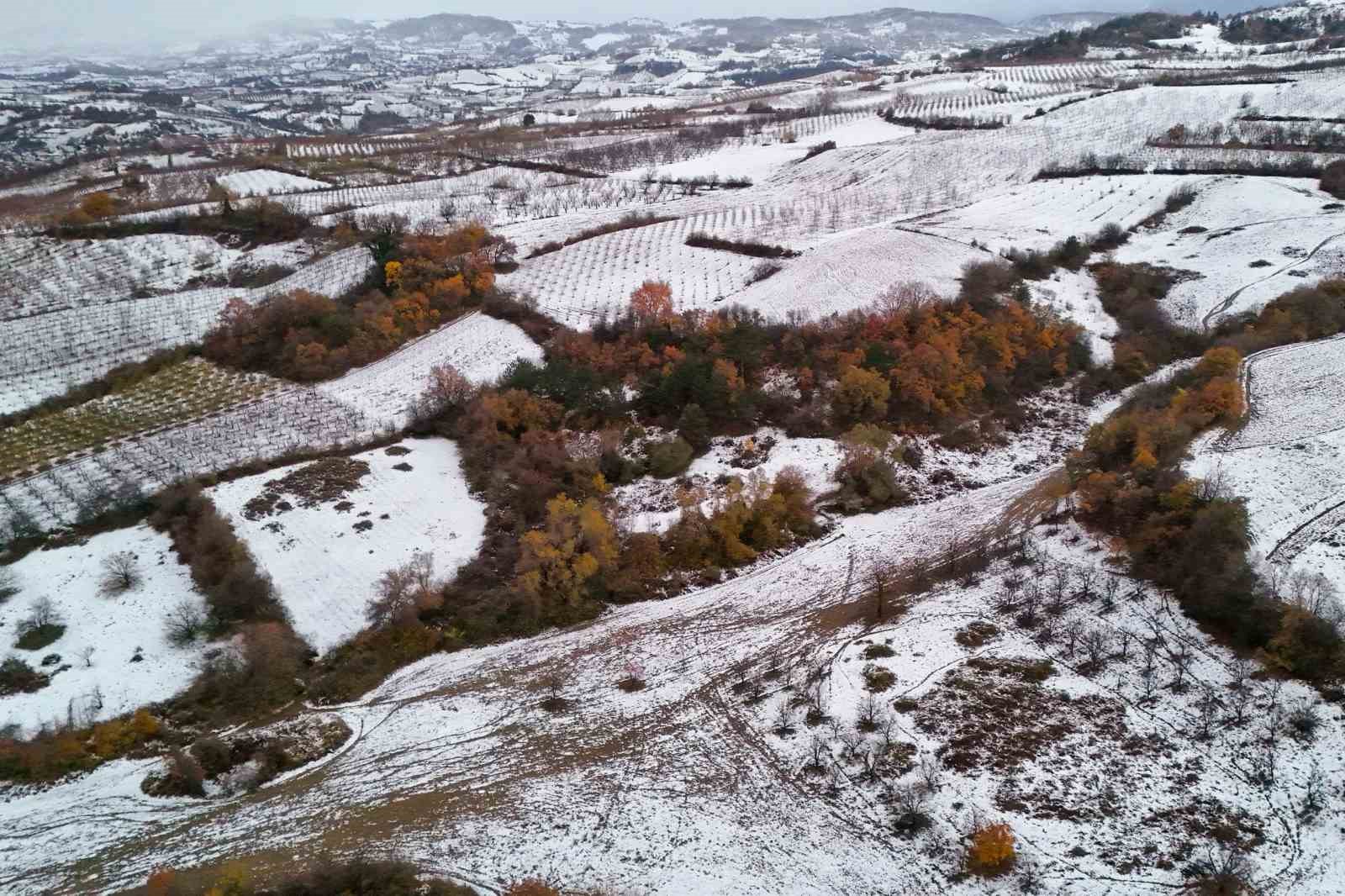 Sonbahar renkleri kar ile buluştu
