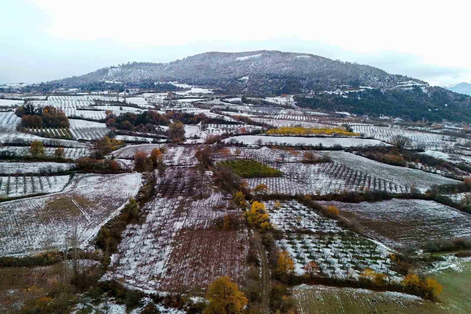 Sonbahar renkleri kar ile buluştu
