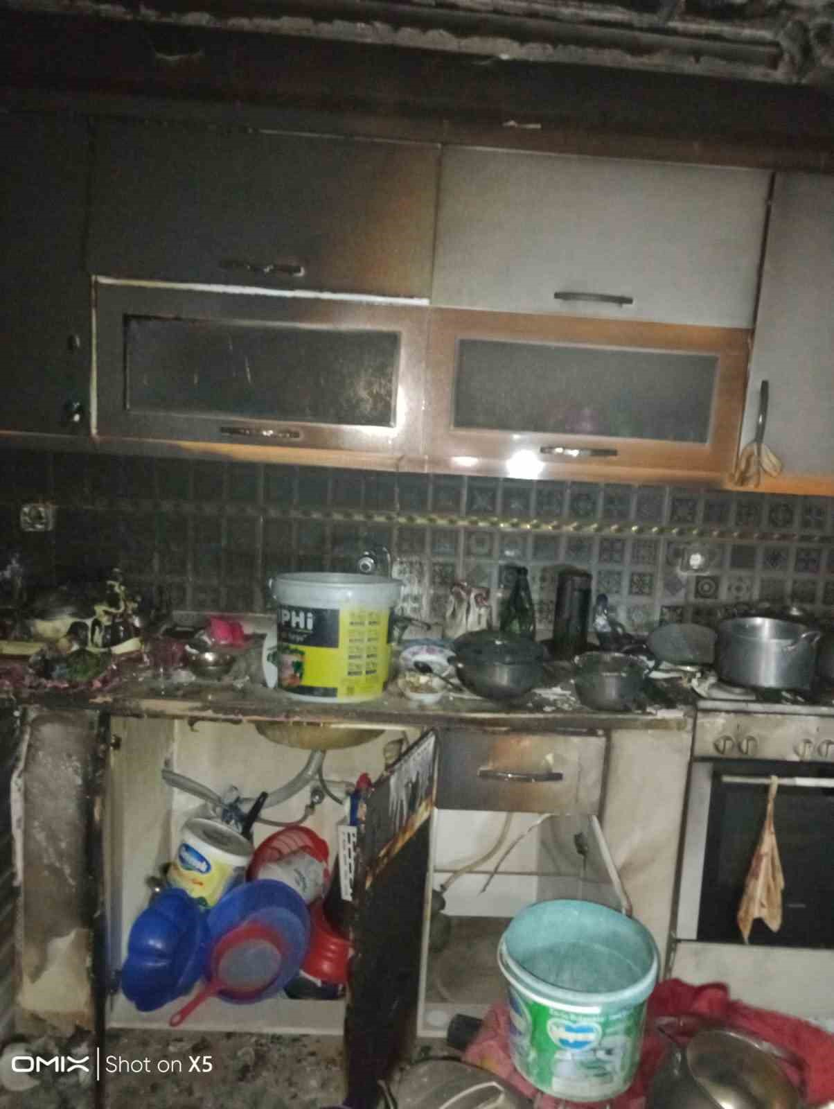 Muhtarın evi yangında kullanılamaz hale geldi
