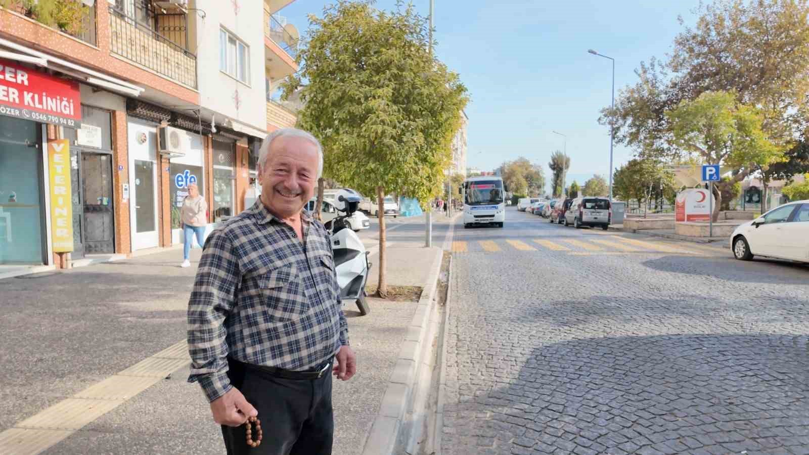 Trafik polisini aratmıyor
