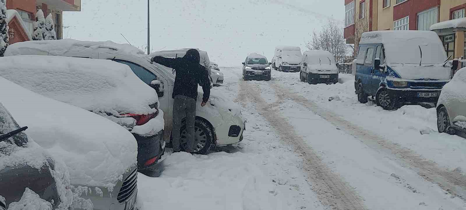 Kar Erzurum’u adeta esir aldı
