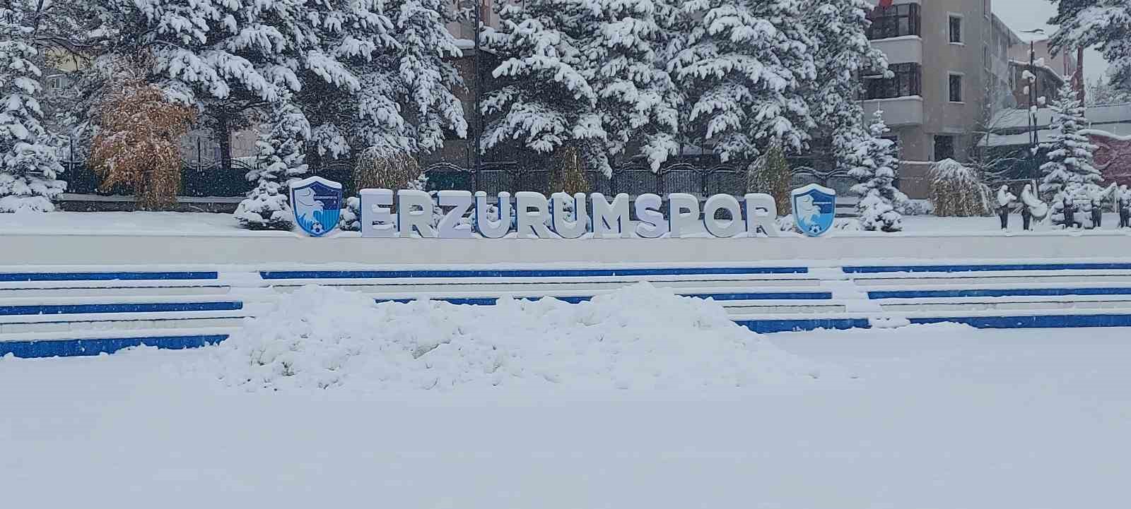 Kar Erzurum’u adeta esir aldı
