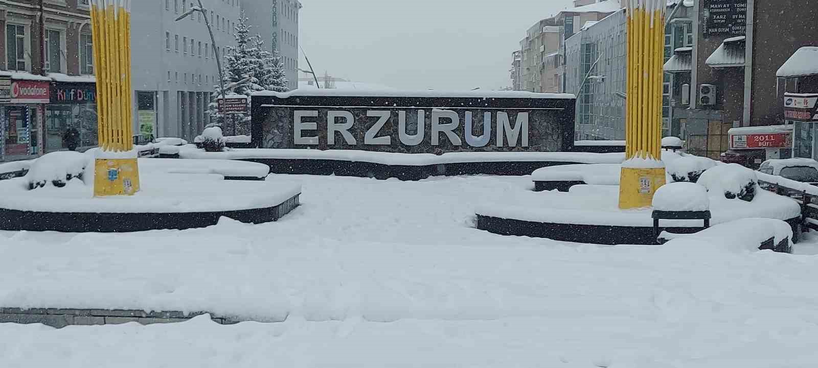 Kar Erzurum’u adeta esir aldı
