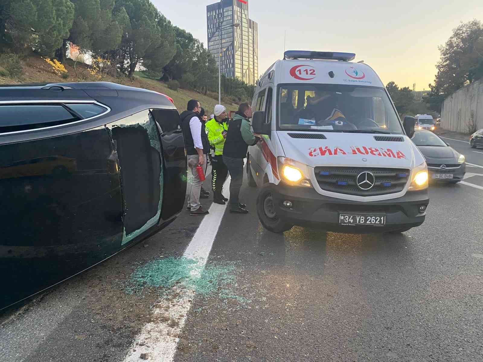 Ümraniye’de otomobil takla attı: 1 yaralı
