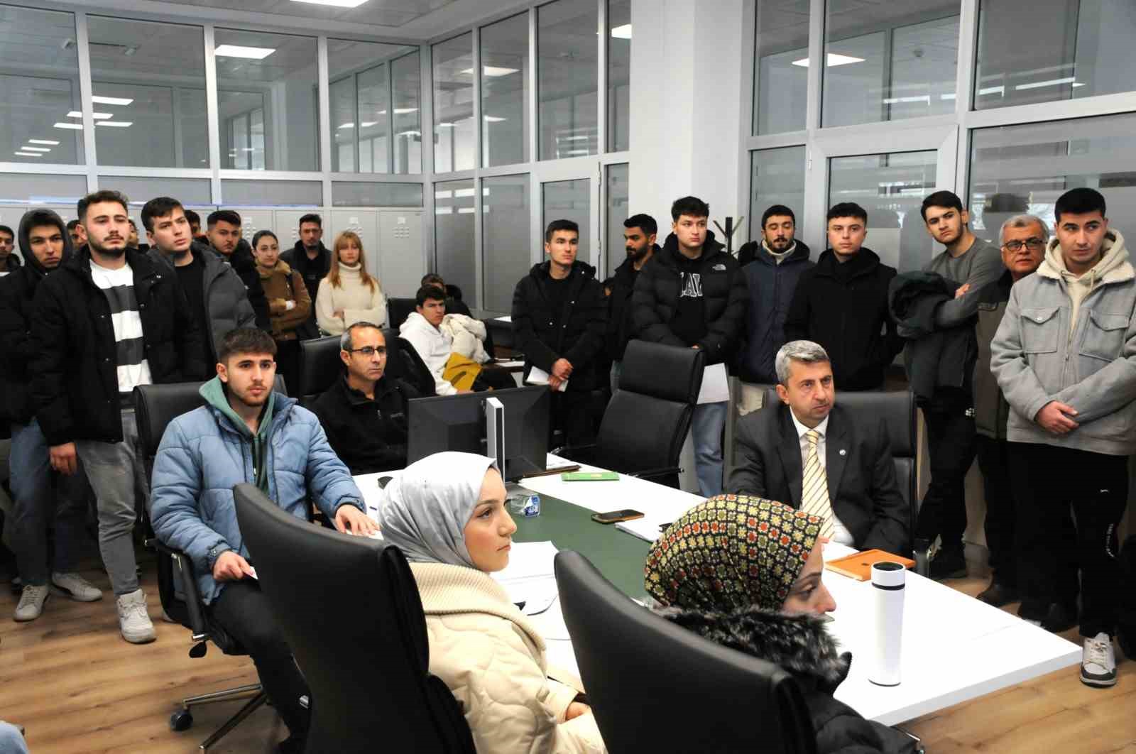 Dumlupınar Üniversitesi öğrencilerinden Orman Bölge Müdürlüğü’ne teknik gezi
