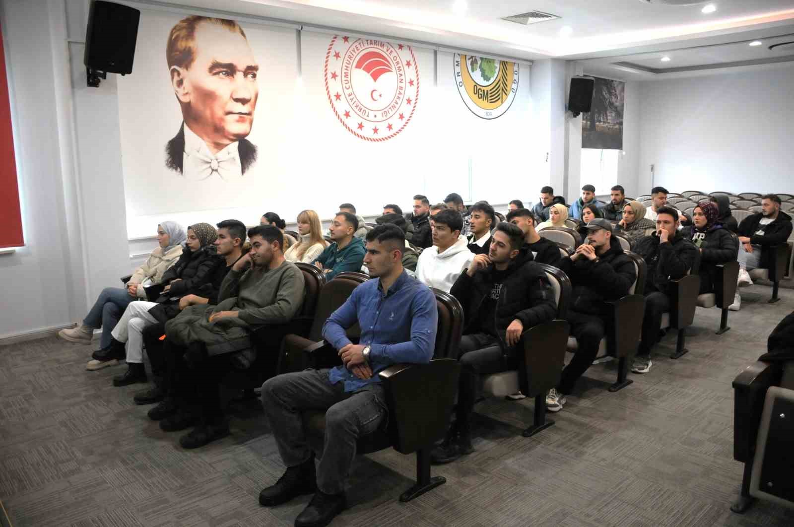 Dumlupınar Üniversitesi öğrencilerinden Orman Bölge Müdürlüğü’ne teknik gezi
