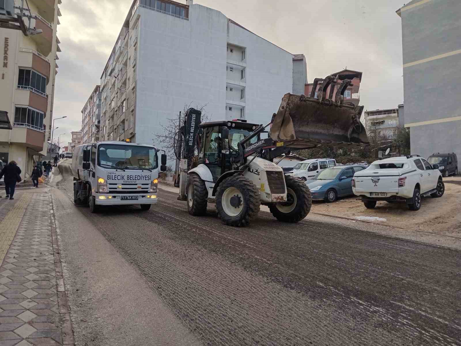 Eğimli yollar tıraşlanarak güvenli hale getirildi
