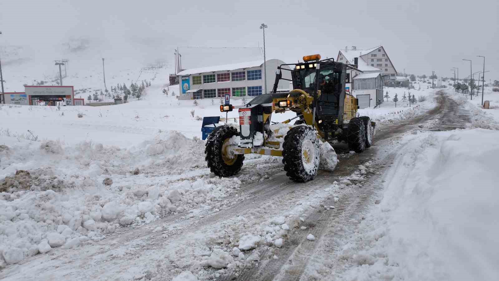 Sivas’ta 226 yerleşim yerinin yolunu açmak için çalışmalar sürüyor
