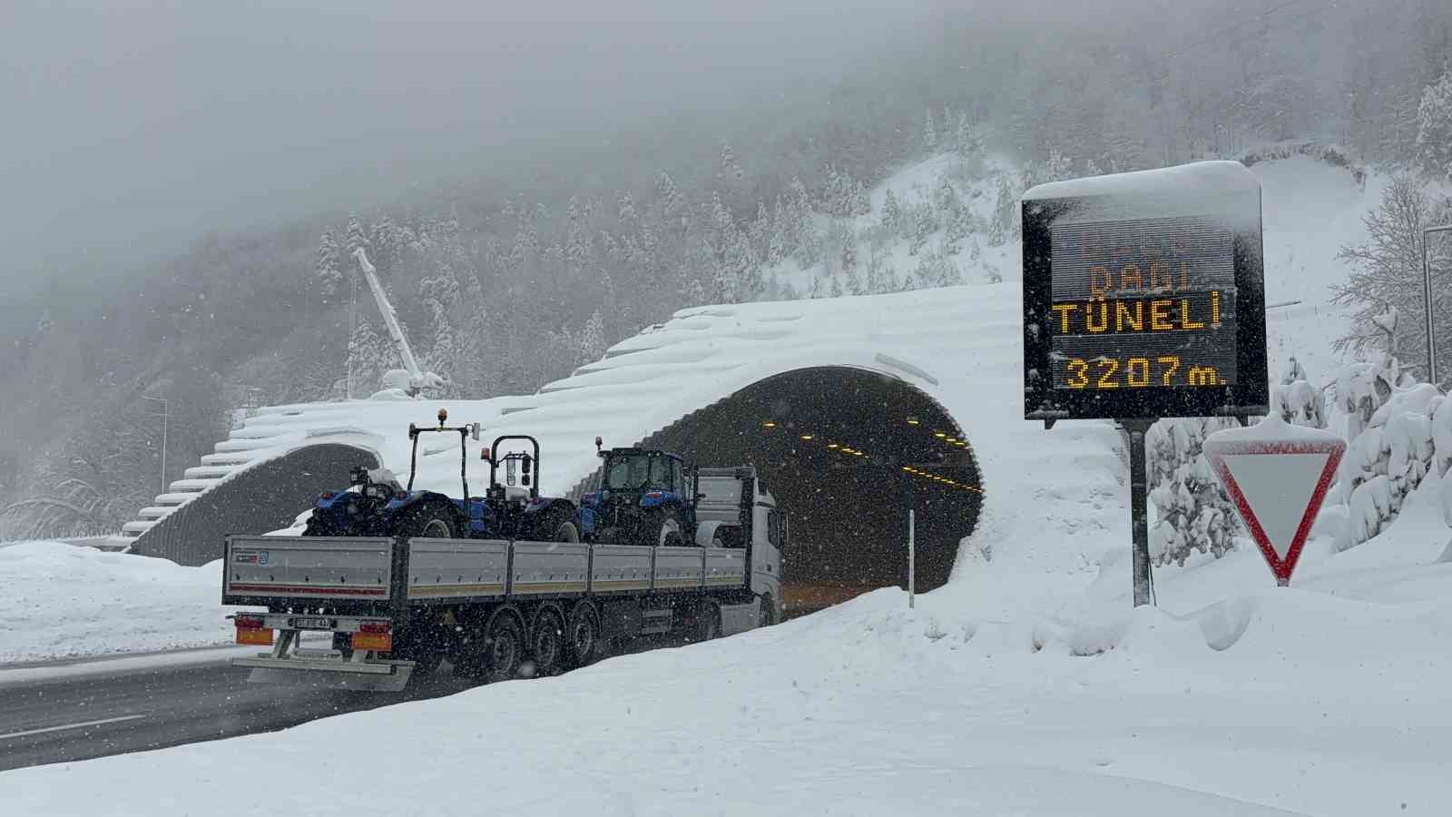 Otoyolun Bolu geçişinde kar temizlemesi yapılacak
