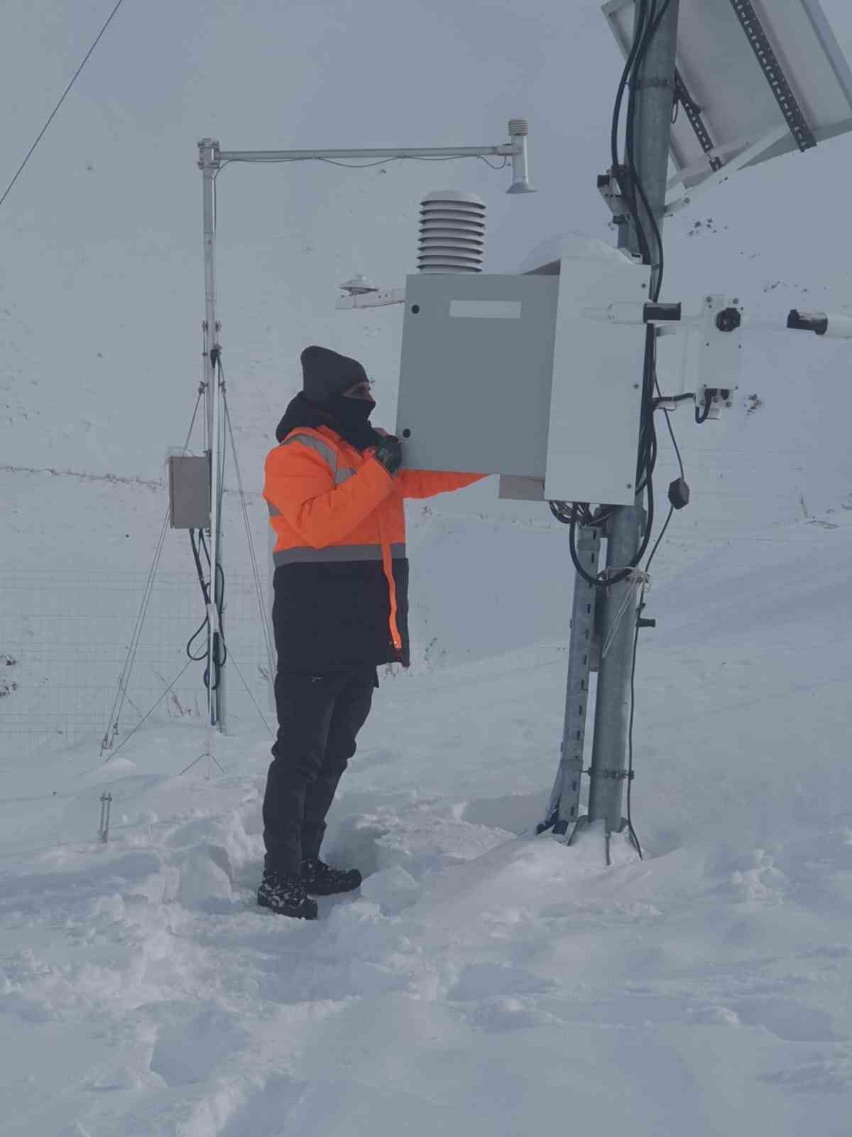 Meteoroloji personelinden zorlu görev
