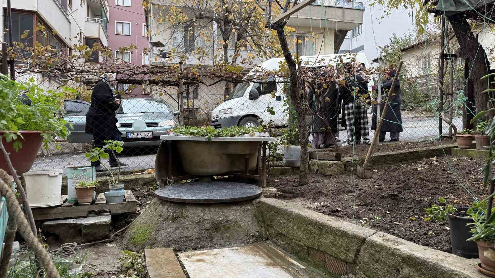 Evinin önündeki kuyuya düştü: Yardım çığlığını duyanlar oraya koştu
