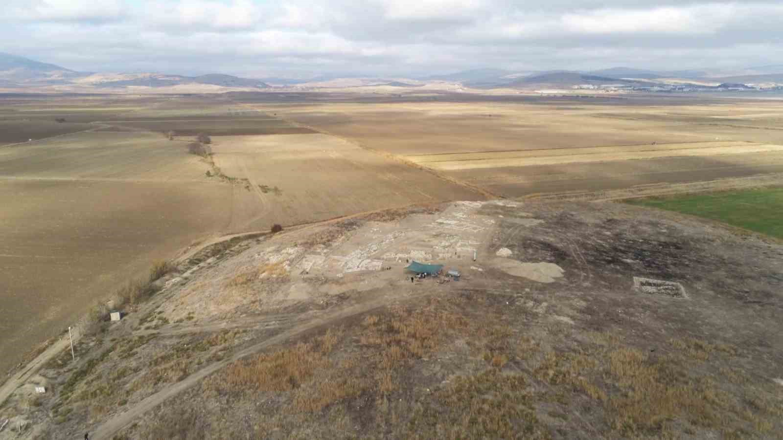 Oluz Höyük’te kutsal oda ve taş ortaya çıkarıldı: 