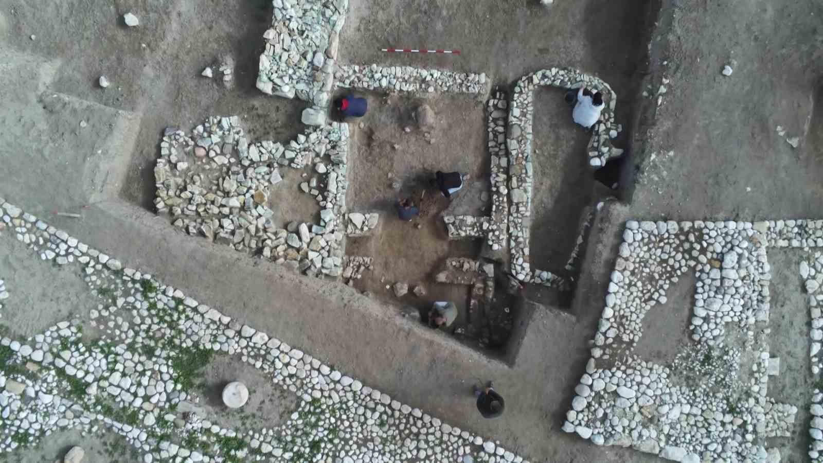 Oluz Höyük’te kutsal oda ve taş ortaya çıkarıldı: 