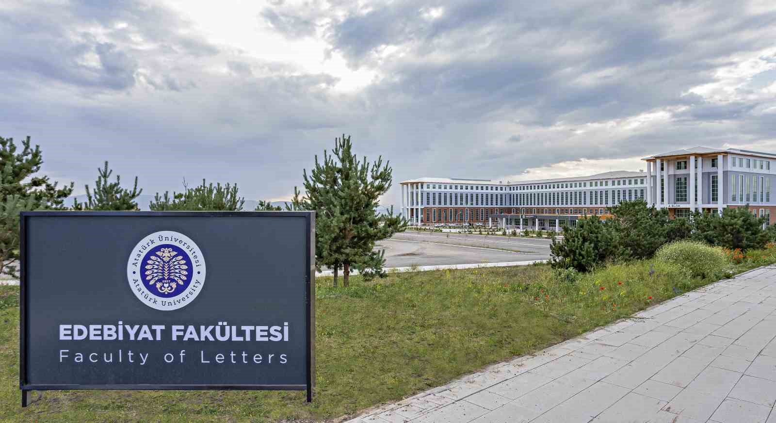 Atatürk Üniversitesi Edebiyat Fakültesi’nde 10 program akredite edildi
