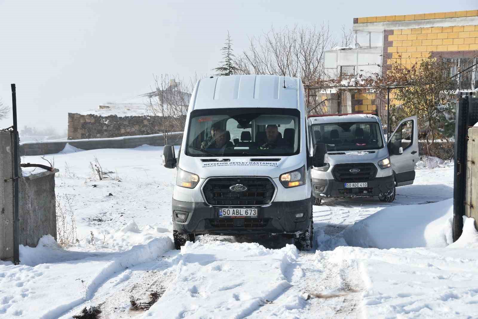 Tipide evinde mahsur kalan diyaliz hastasının yardımına İl Özel İdaresi ekipleri yetişti
