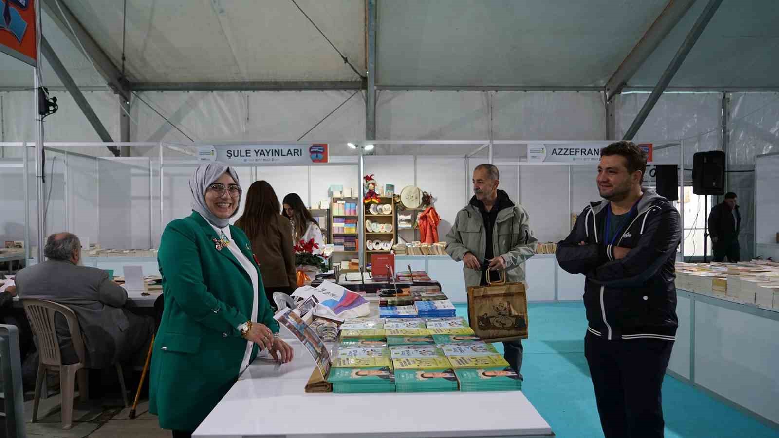 Depremzede şehir Kahramanmaraş’ta kitap fuarına yoğun ilgi
