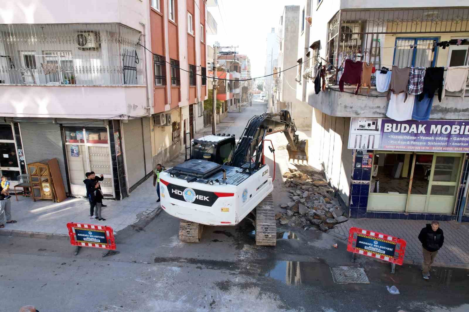 Akdeniz’de sokaklar yenileniyor
