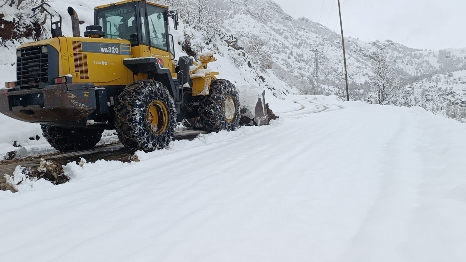 Şırnak’ta kar nedeniyle kapanan yolların bir kısmı ulaşıma açıldı
