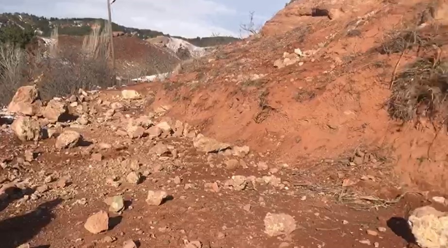 Çankırı’da heyelan köy yolunu ulaşıma kapattı
