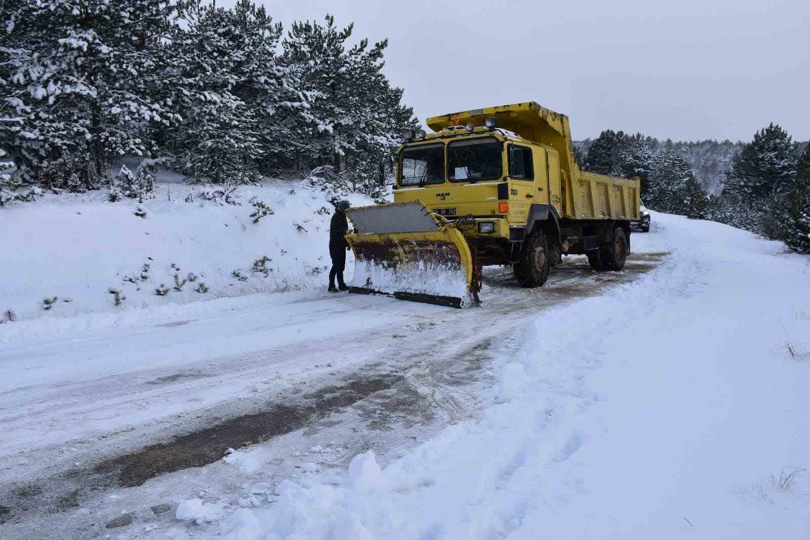 Kar sonrası kapanan tüm köy yolları ulaşıma açıldı
