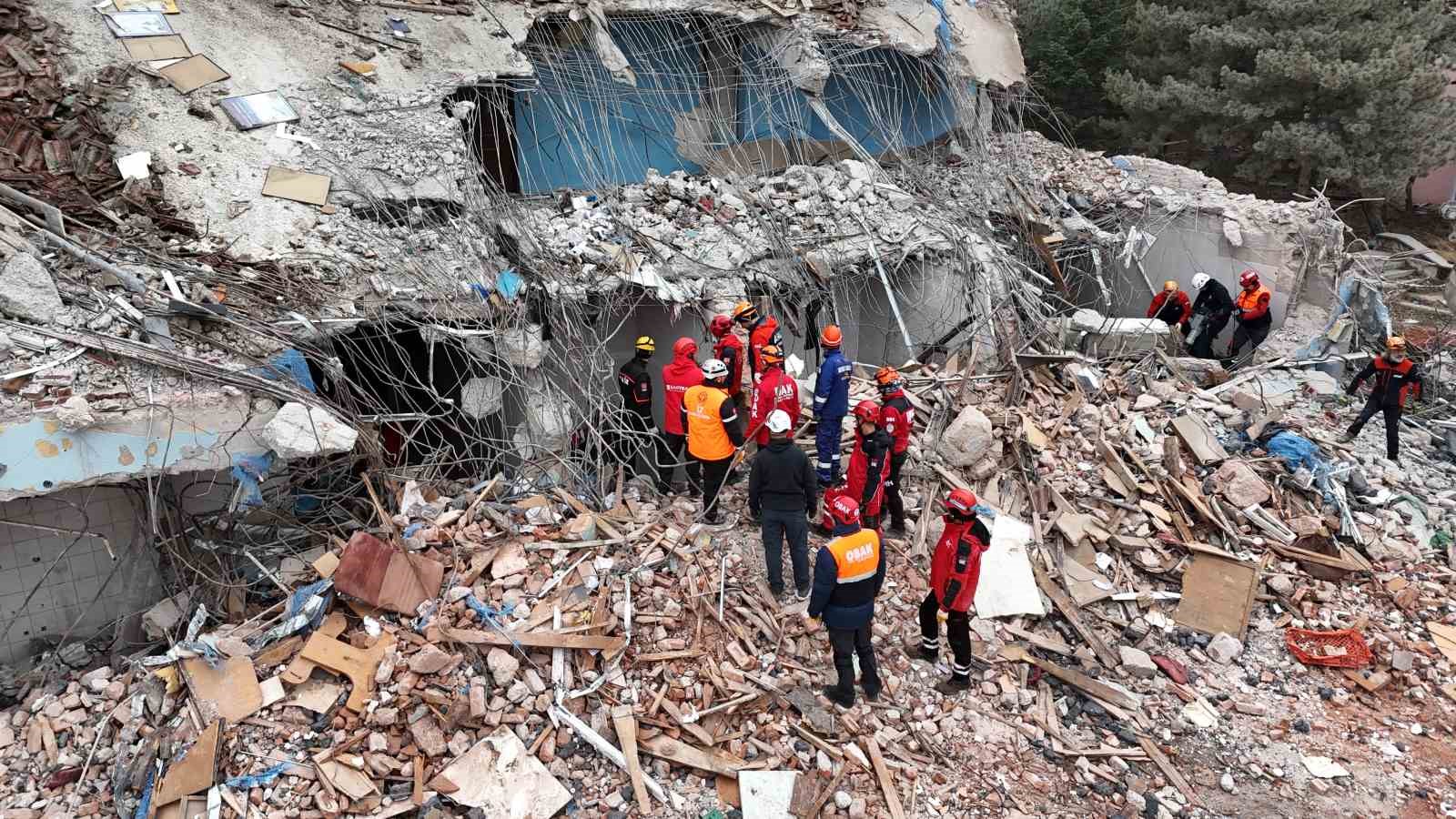 Eskişehir’de 6,5 büyüklüğünde deprem için gerçeği aratmayan tatbikat
