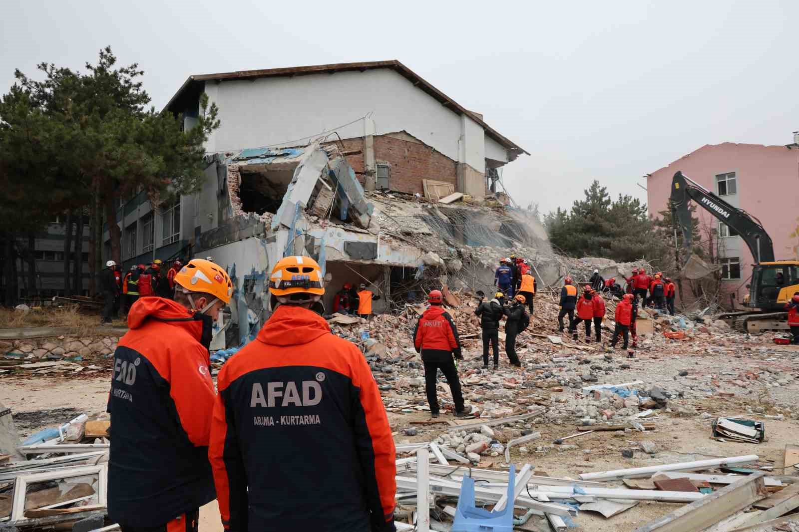 Eskişehir’de 6,5 büyüklüğünde deprem için gerçeği aratmayan tatbikat
