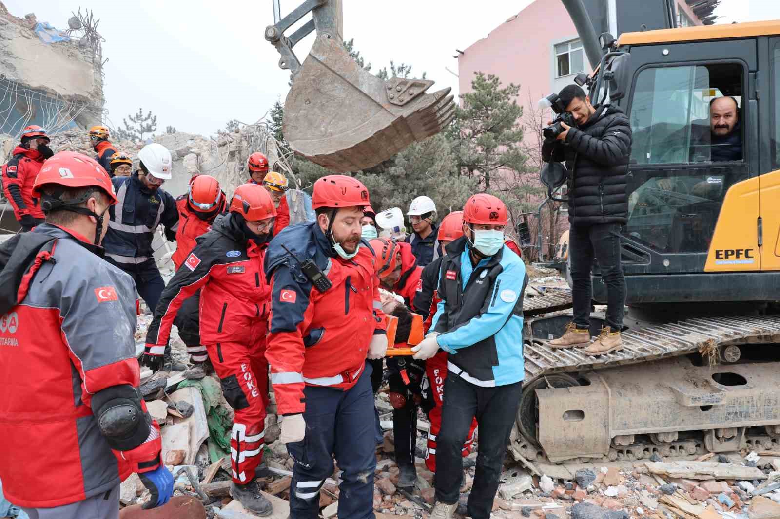 Eskişehir’de 6,5 büyüklüğünde deprem için gerçeği aratmayan tatbikat
