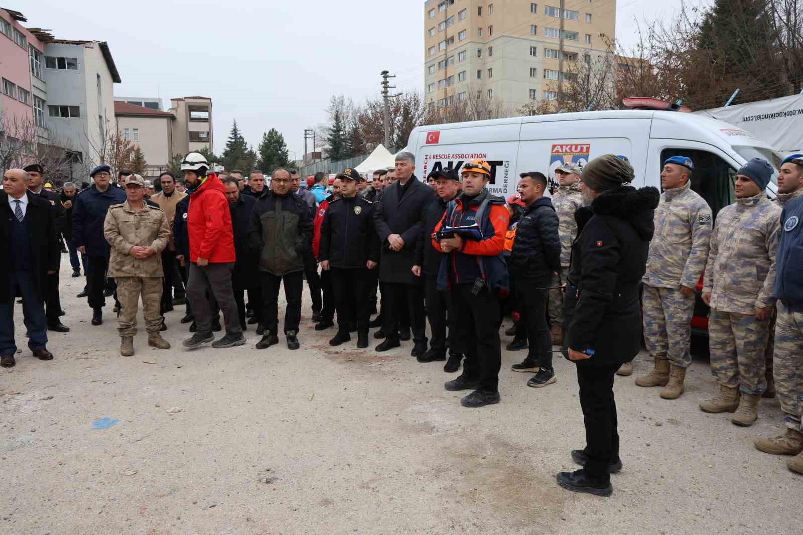 Eskişehir’de 6,5 büyüklüğünde deprem için gerçeği aratmayan tatbikat
