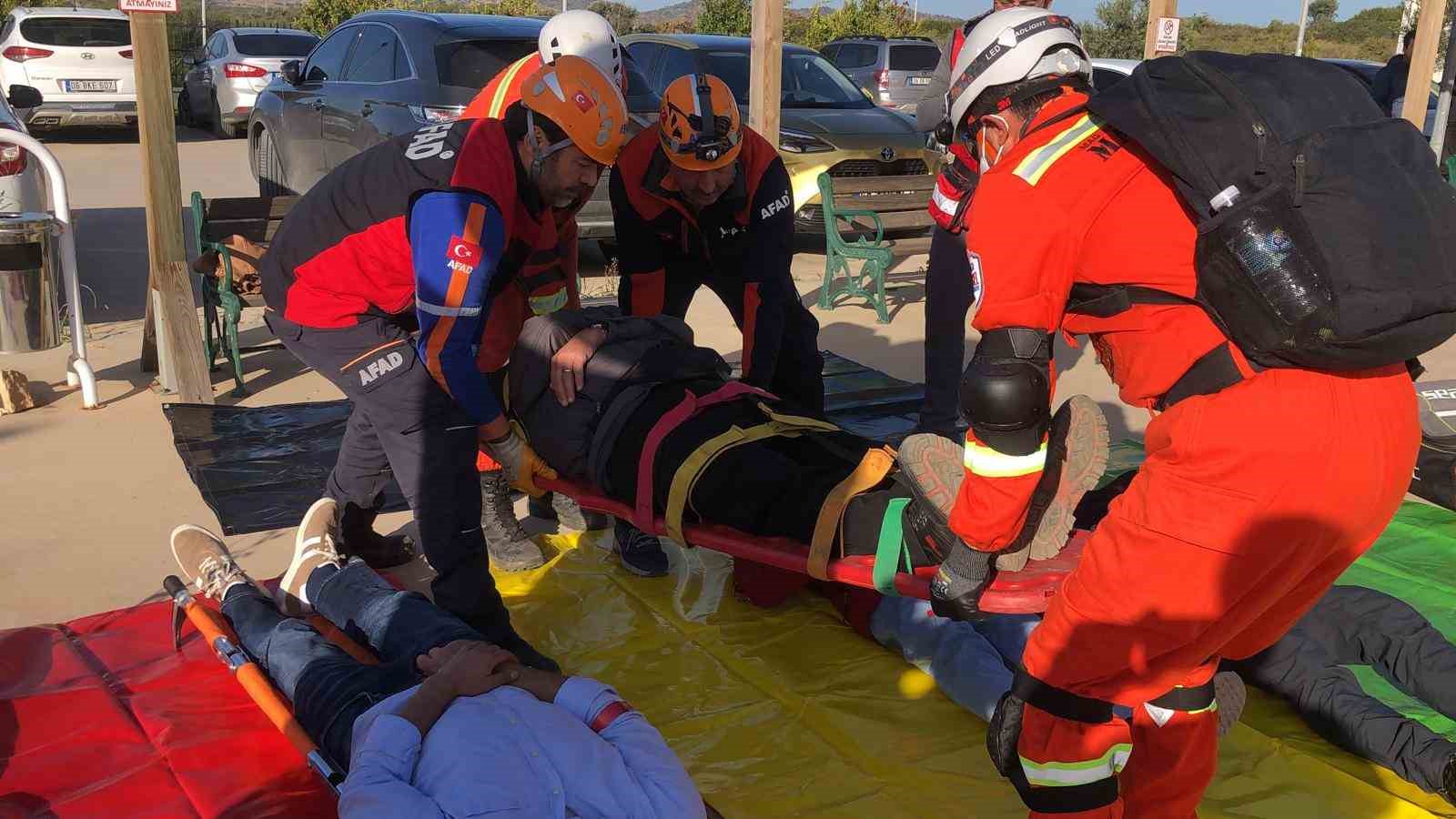 Deprem tatbikatında 13 yaralının tahliyesi yapıldı
